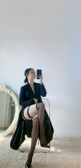商务旅行与戴绿帽子的女老板同房_迅雷在线观看